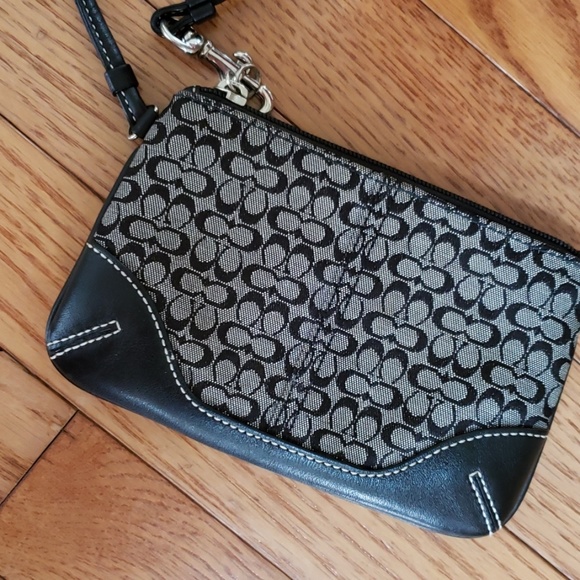 Price Drop! 🎉Coach wristlet- black - Picture 3 of 4